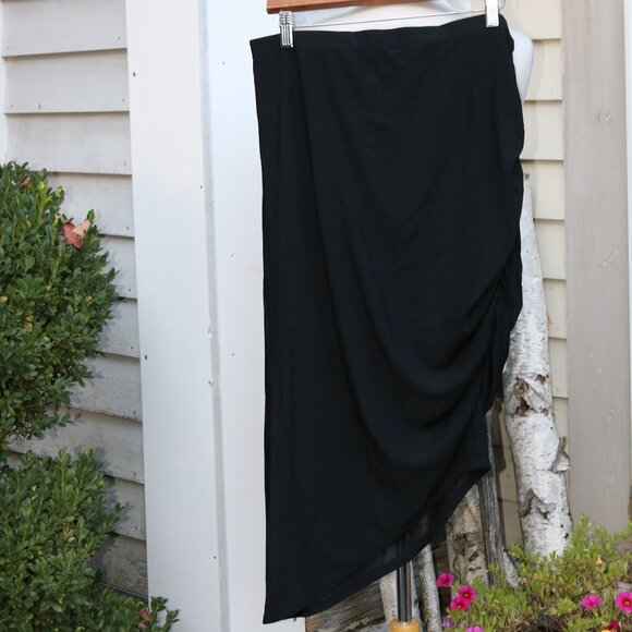 Express Black Angled Side Ruched Hem Pull On Knit Skirt Sz LARGE - Picture 1 of 4